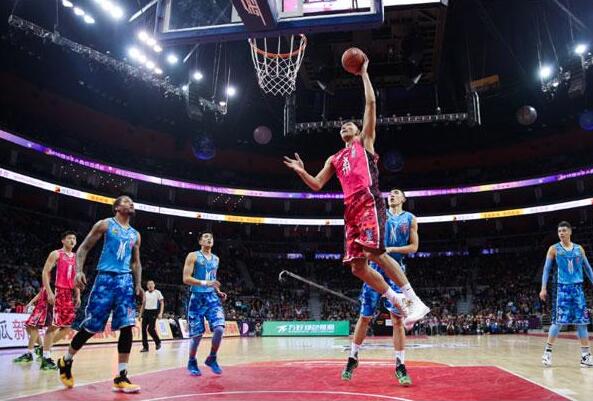 杰伦威半场打爆巴特勒，亚历山大38+3+4，雷霆拒绝22分逆转双杀勇士（杰伦威半场压制巴特勒，亚历山大38+3+4，雷霆拒绝22分大逆转双杀勇士）