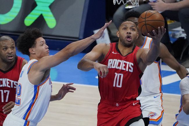 维港昨晚举行了热刺无人机表演，现场摆出队徽、球衣等标志（维港夜空上演热刺无人机秀，队徽与球衣图案亮相）