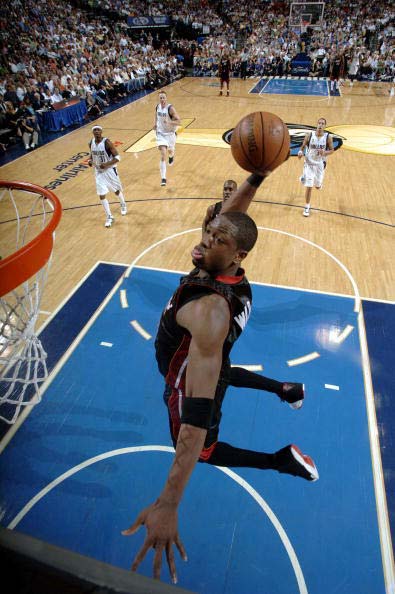 NBA：湖人惨遭大逆转 詹姆斯无力回天（NBA：湖人被翻盘，詹姆斯难挽败局）